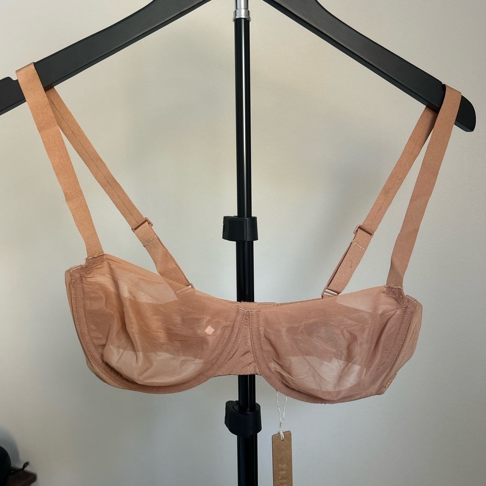 SKIMS Nude Underwire Bra - Picture 2 of 5